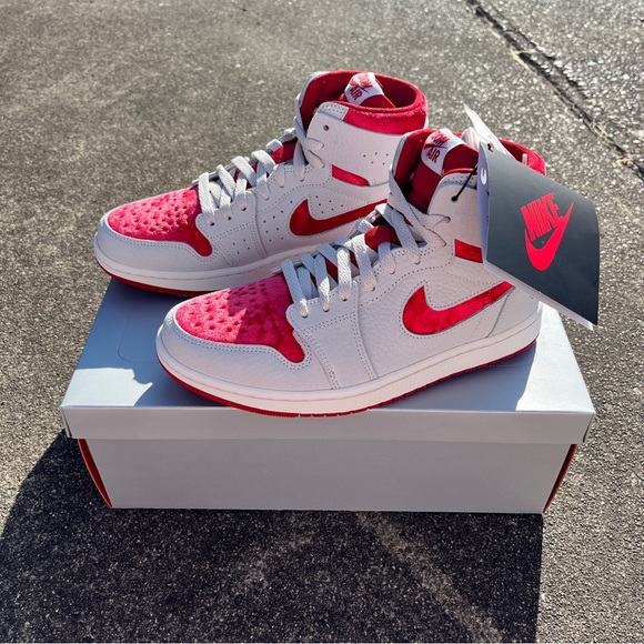 Women’s Nike Air Jordan 1 High Zoom CMFT Valentines Day New Size 8.5W - Picture 5 of 5